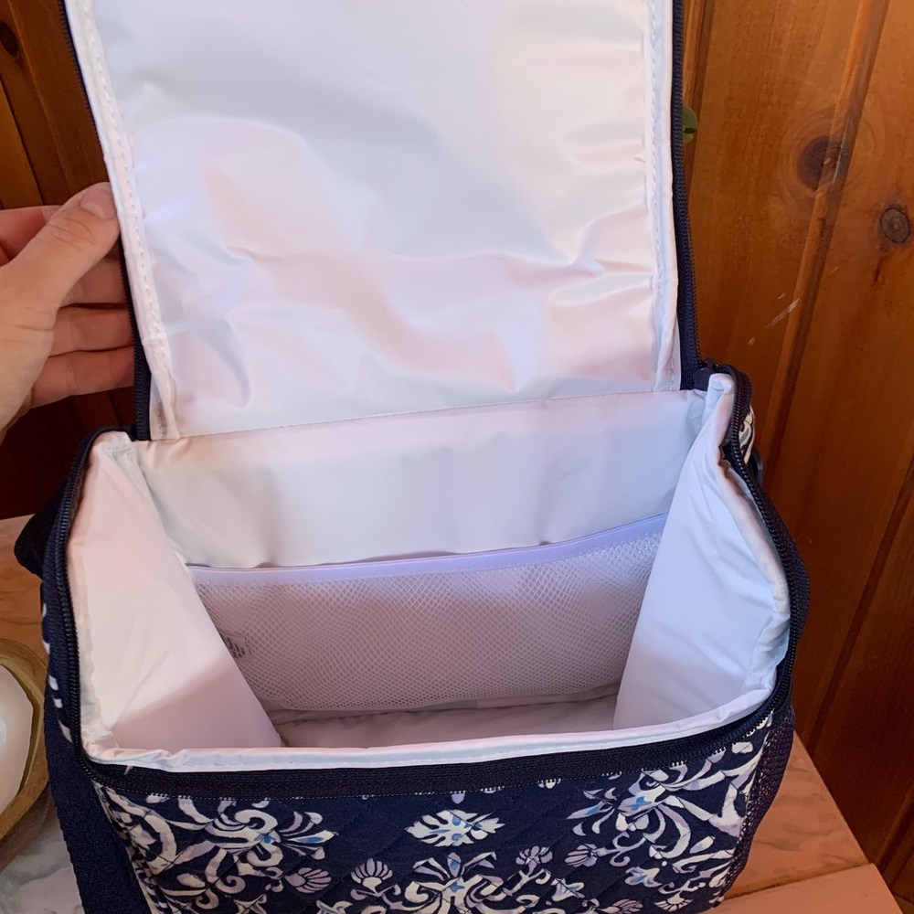 NWT- Blue Vera Bradley crossbody insulate lunch box